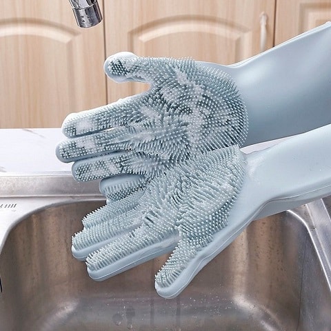 Kiểm tra độ dày của găng tay rửa bát