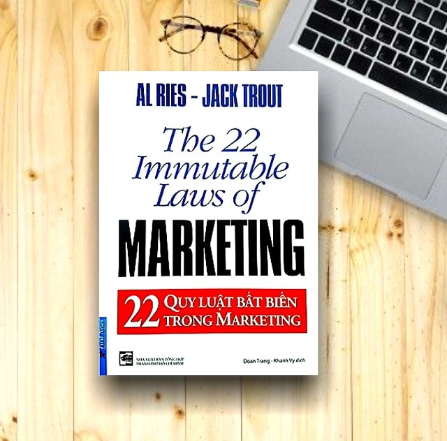 . First News- Trí Việt “22 Quy Luật Bất Biến Trong Marketing” (Jack Trout, Al Ries, 2017)