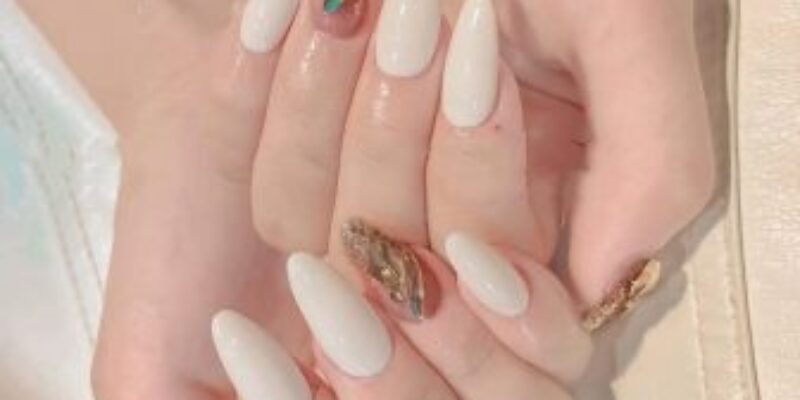 15+ Mẫu nail màu trắng sữa hợp xu hướng, quý phái hợp gu chị em